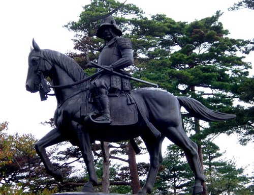 Statue_of_Date_Masamune.jpg